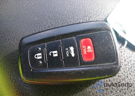 2018 Toyota Camry Le z USA, uszkodzony, nr VIN 4T1B11HK9JU503534